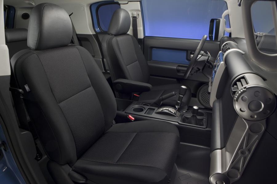  Toyota FJ Cruiser 2012 года  (фото 8 из 44)